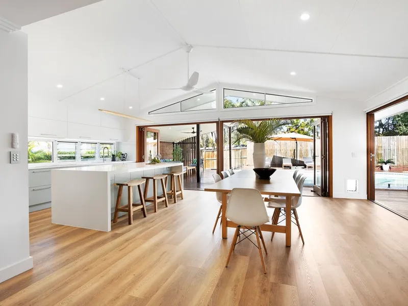 STUNNING SUNRISE BEACH SANCTUARY!