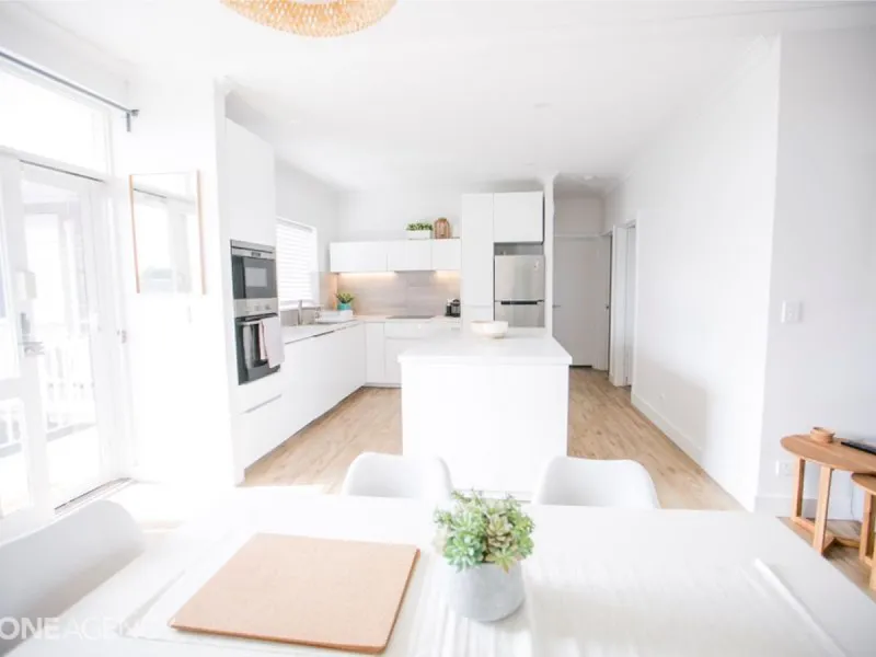 Furnished top floor apartment