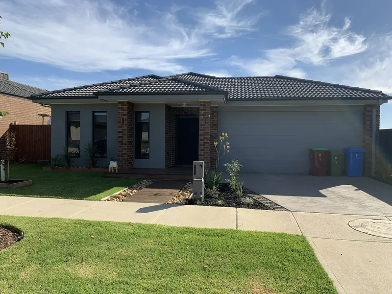 Beautiful 4 Bedroom Home with Side Gate Access
