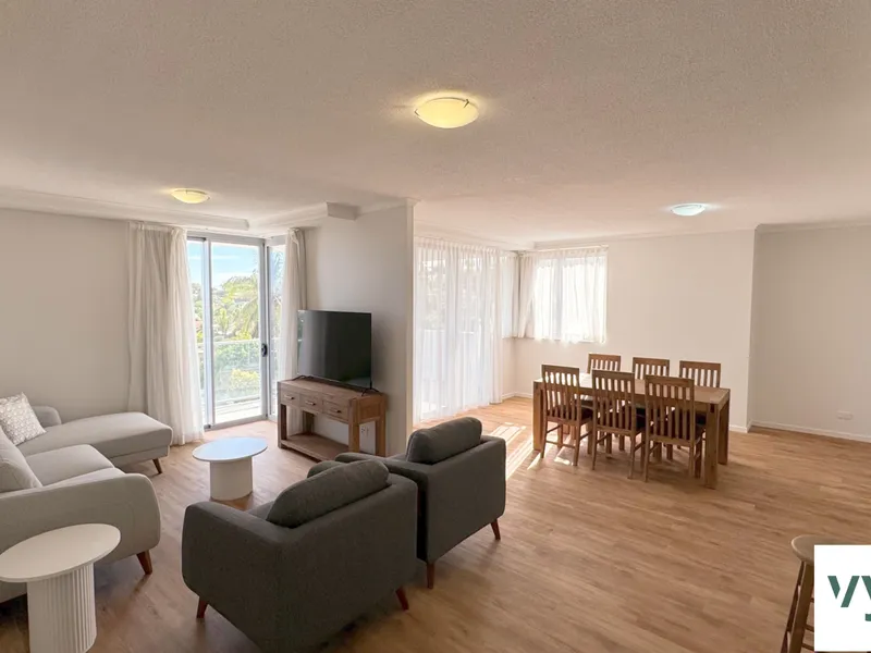 Large Beautiful Executive Furnished Apartment with Sweeping Harbour views