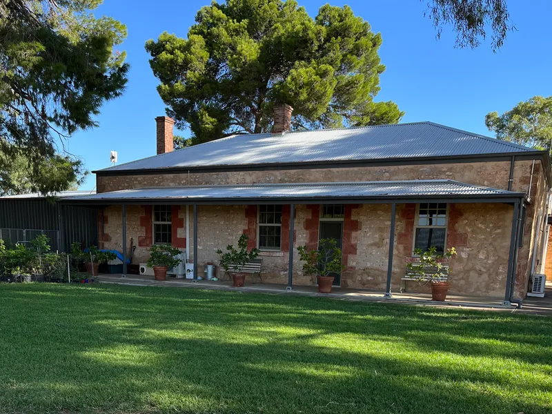 Large country home with room to move!