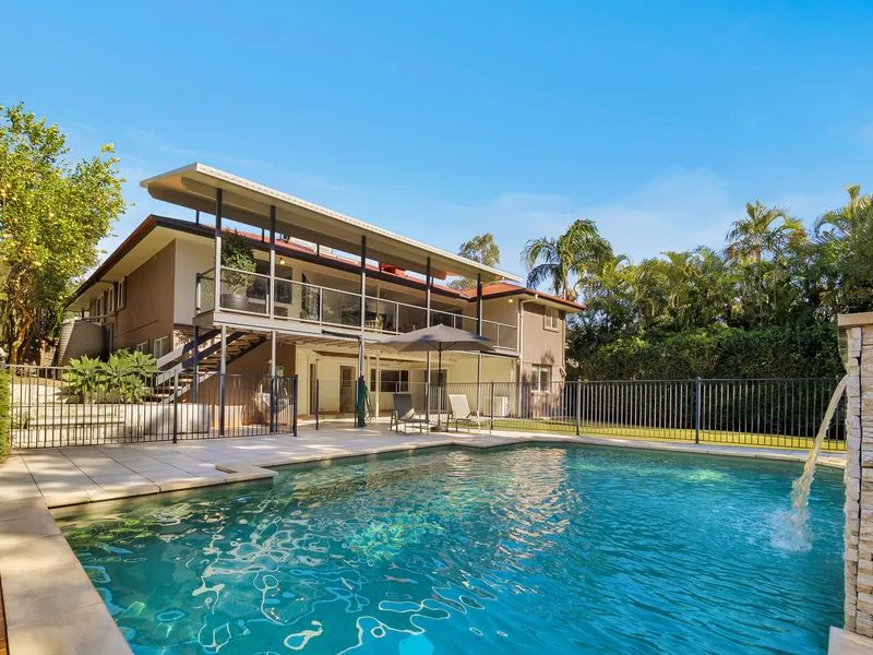 Rare park-side location with self-contained flat