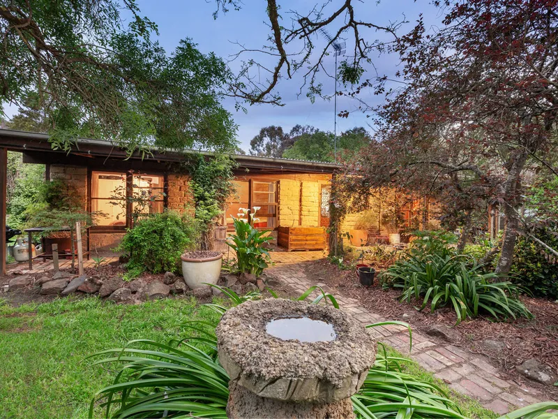 Serene and Tranquil - Mudbrick on 7 acres