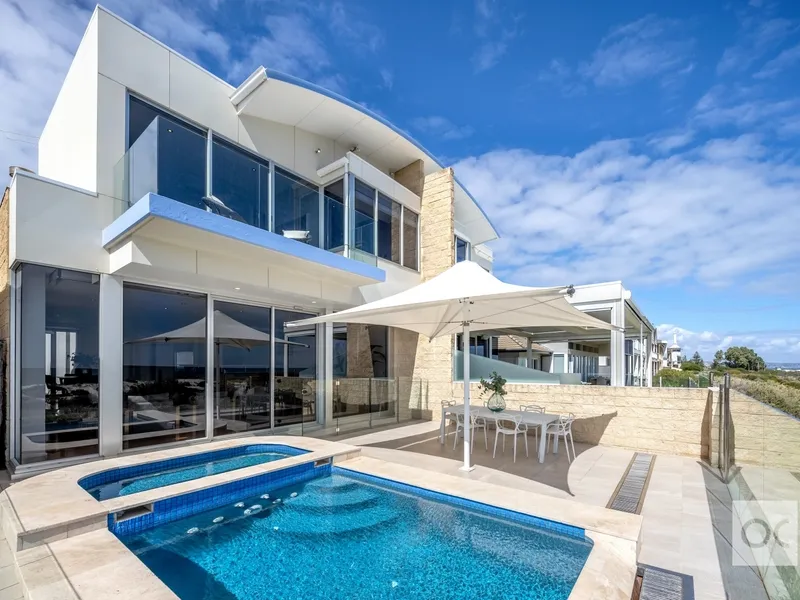 ABSOLUTE BEACHFRONT - A CLASS ACT