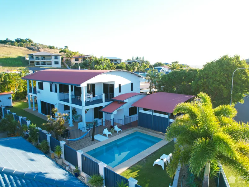 Huge 7 bedroom family home with resort style pool & only metres to the beach!