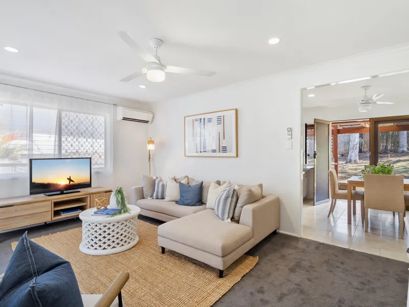 Pretty as a Picture, Large Block & Side Access - Priced to Sell!