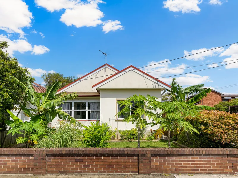 Family abode commanding a corner position
