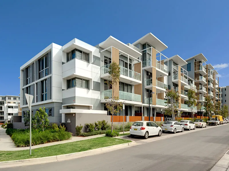 Modern  2 bedroom apartment with private backyard
