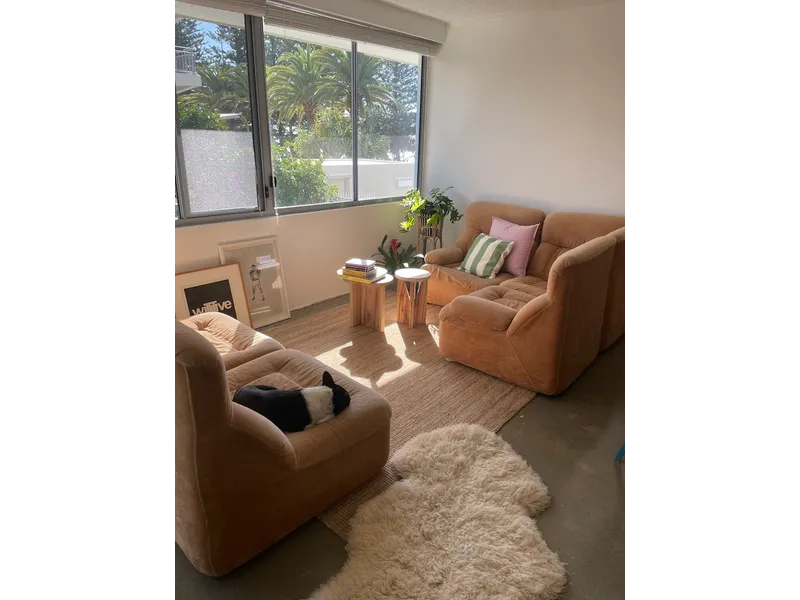 Burleigh Large One Bedroom Apartment with Ocean Views, Pet Friendly,  On The Esplanade! $550p/w. 12mth+ lease. Available 20 August. 