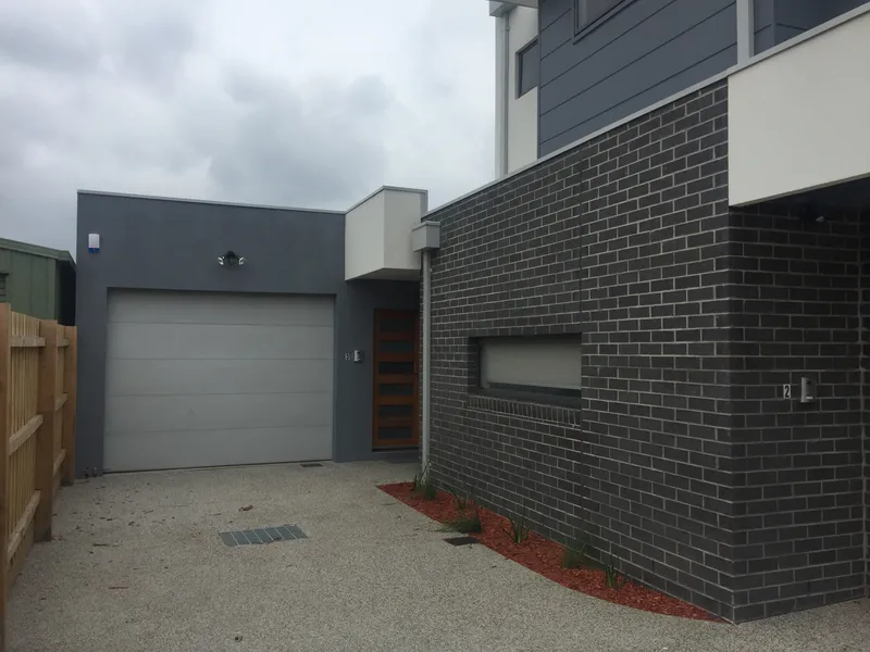 Modern Single Level Townhouse!