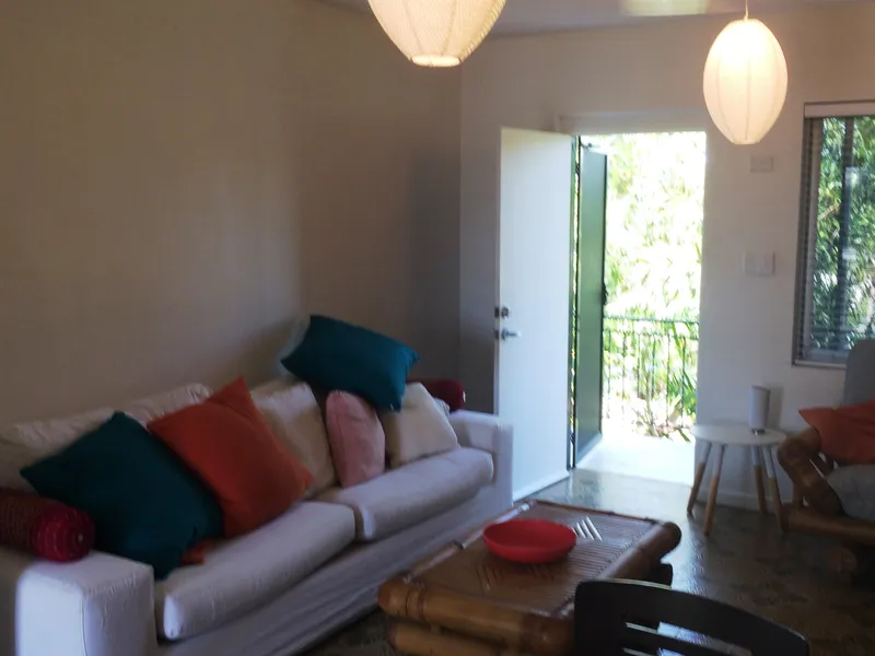 FULLY FURNISHED & EQUIPPED!