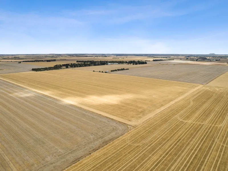 235.6Ha / 582 Ac - 