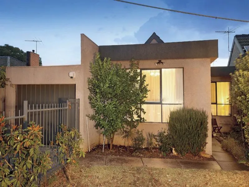 PRIVATE MODERN LIVING WITH OWN STREET FRONTAGE