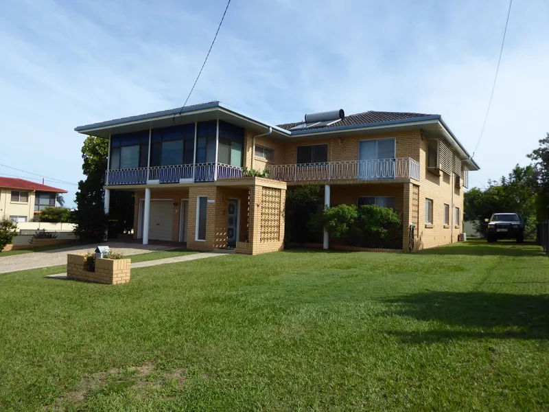 MASSIVE HOME ON LARGE BLOCK - READY FOR RENOVATION