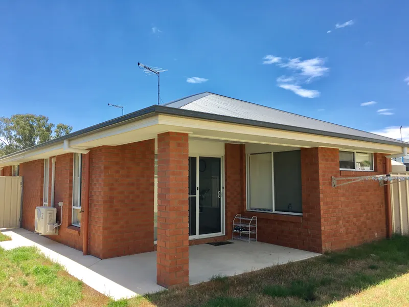 Tidy Townhouse with Yard