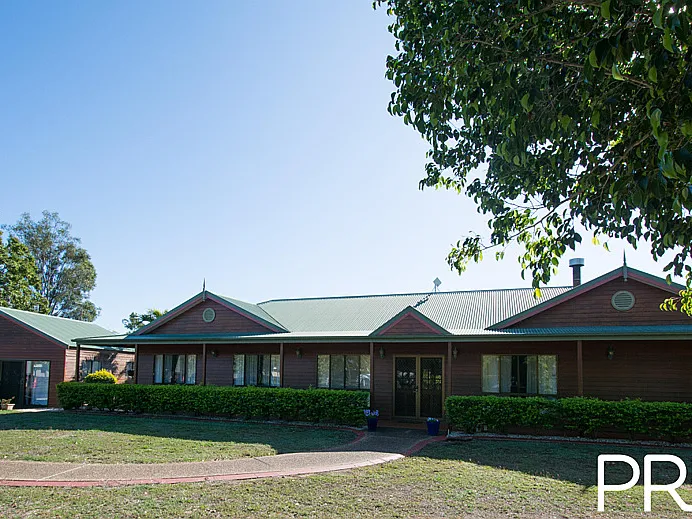 COUNTRY HOMESTEAD - SEPARATE GRANNY FLAT & SHEDS ON ACREAGE - WALKING DISTANCE TO SANDY HOOK & RIVER