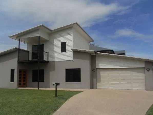 5 Minute Stroll to the Beach 