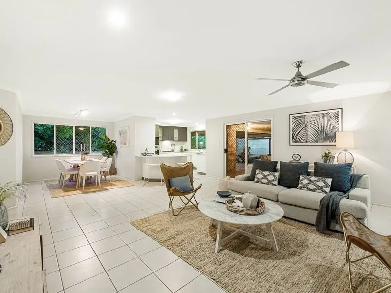 Luxury Home - Super-Sized Sheds - Love the Lifestyle!