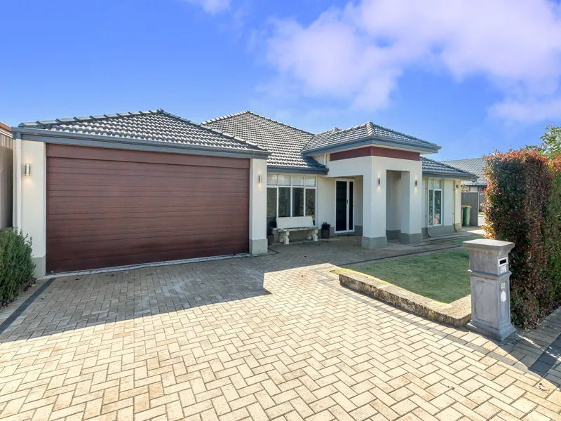 IMMACULATE!! + ROOM FOR THE CARAVAN!