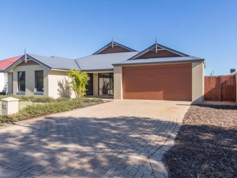 BEAUTIFUL LARGE FAMILY HOME AVAILABLE!!!