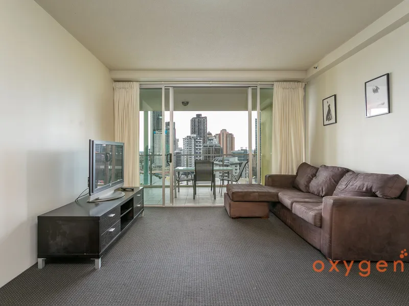 SPACIOUS FULLY FURNISHED 2BED 1 PARK 6 MINS FROM QUEEN STREET!