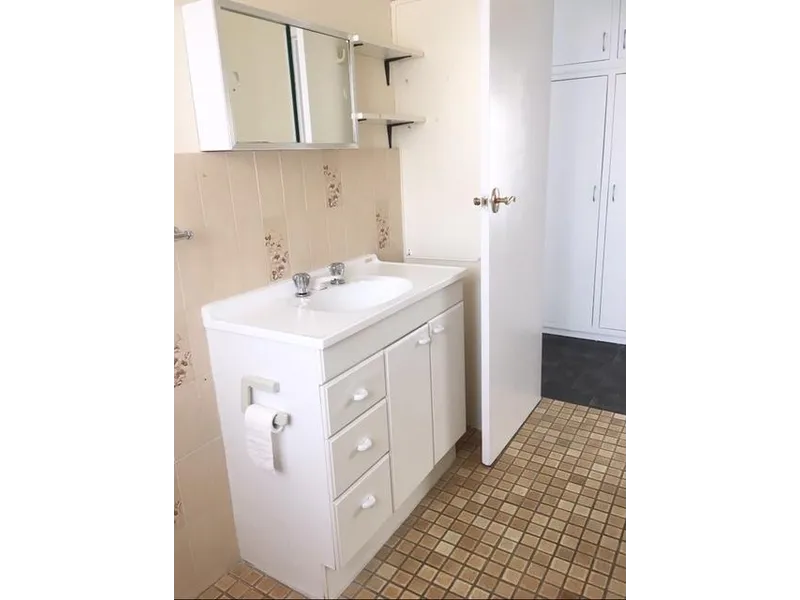 Unit available at St Marys – private yard, close to Flinders University etc