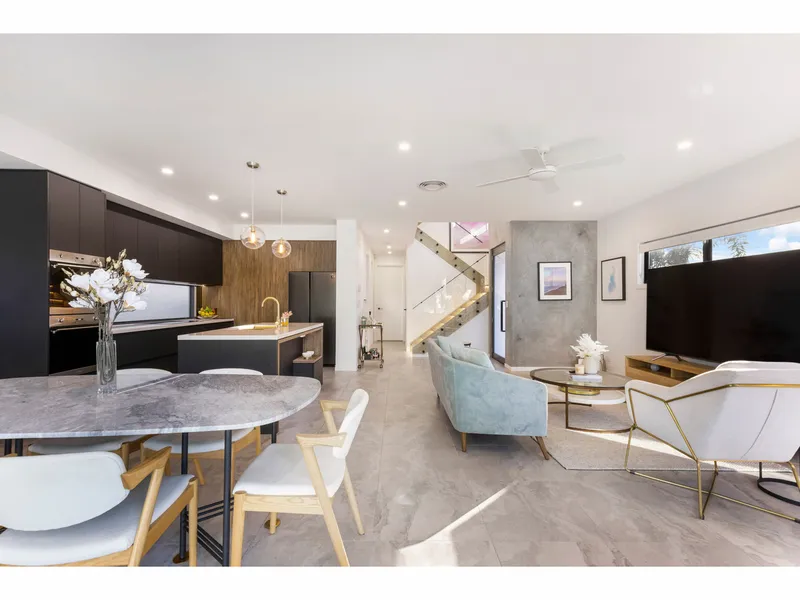 Partly furnished 4 bedroom villa with rooftop terrace and stunning city skyline views