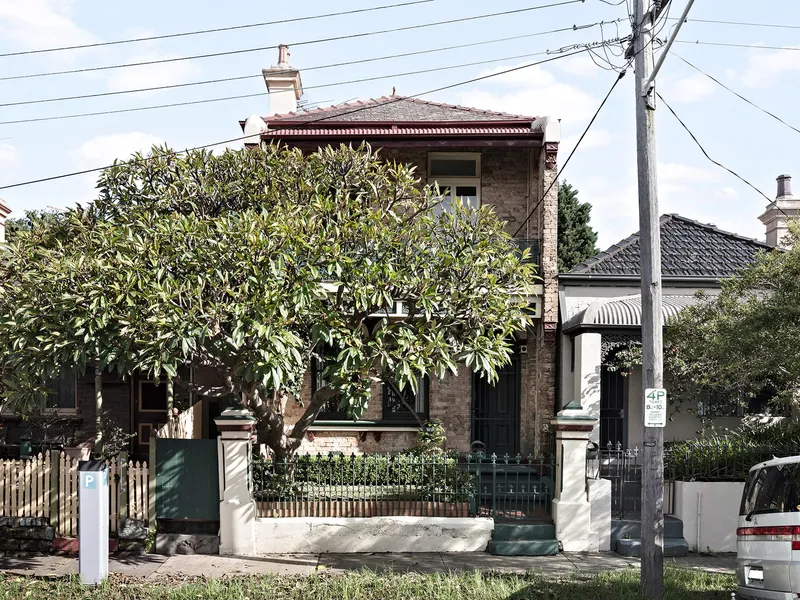 Large traditional terrace with size and lifestyle appeal