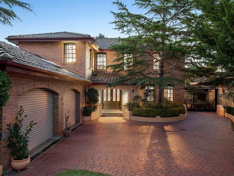 Country Manor in the Heart of Dingley Village