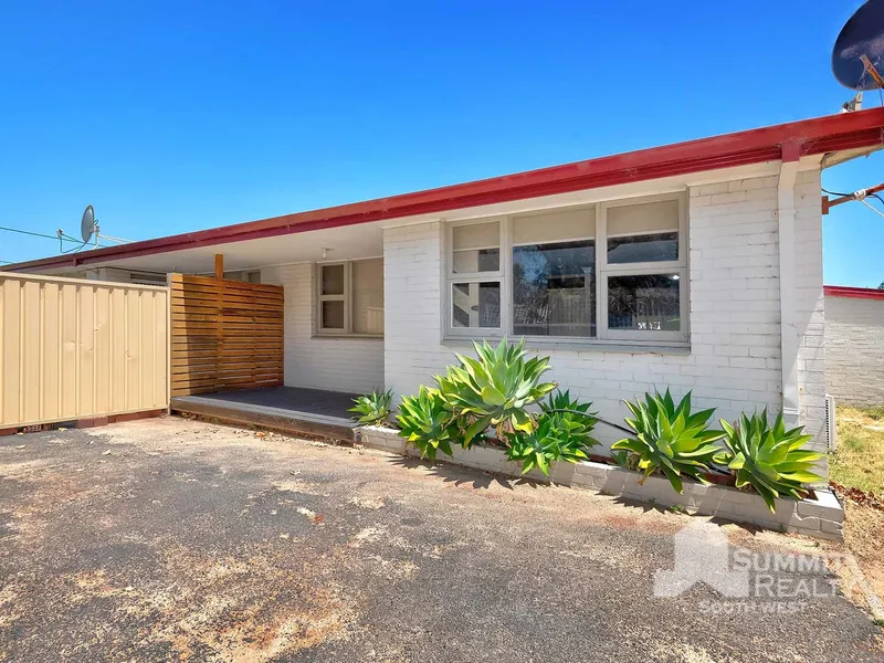 PRIME LOCATION – GREAT OPPORTUNITY ONE STREET FROM THE BEACH