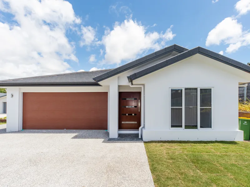 Dive Into Summer *POOL INCLUDED*