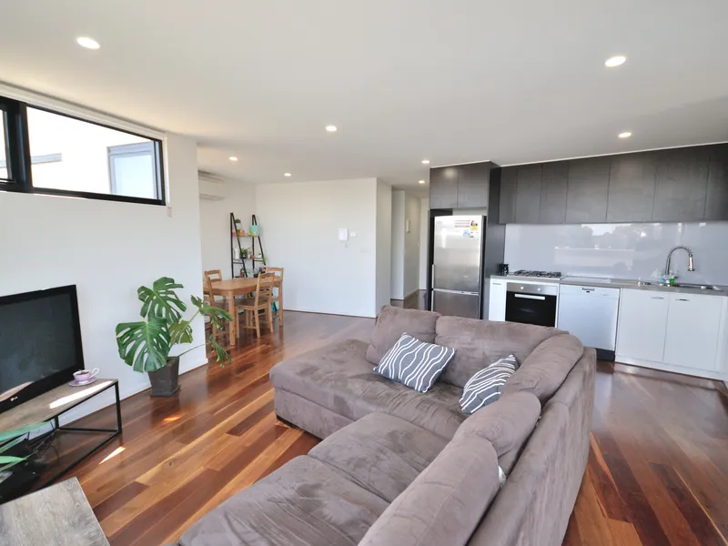 STYLISH LOW MAINTENANCE LIVING