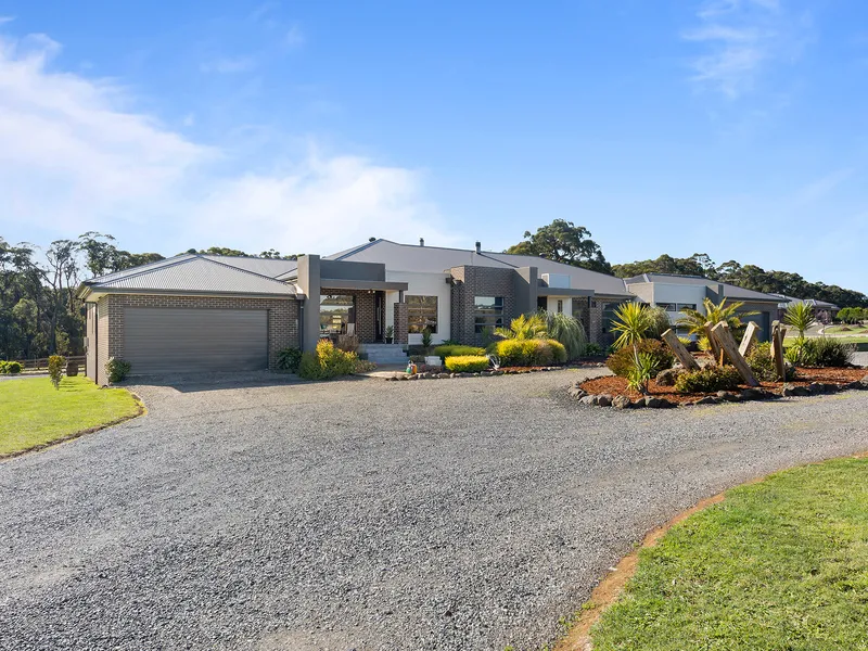 Multi Living Luxury on 5 Glorious Acres