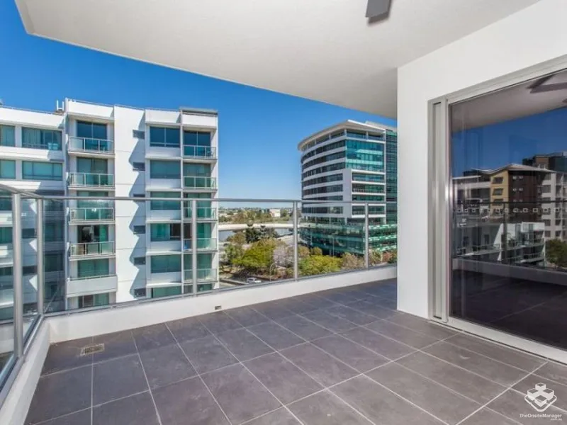 SPACIOUS 3-BEDROOM APARTMENT IN BRISBANE CITY