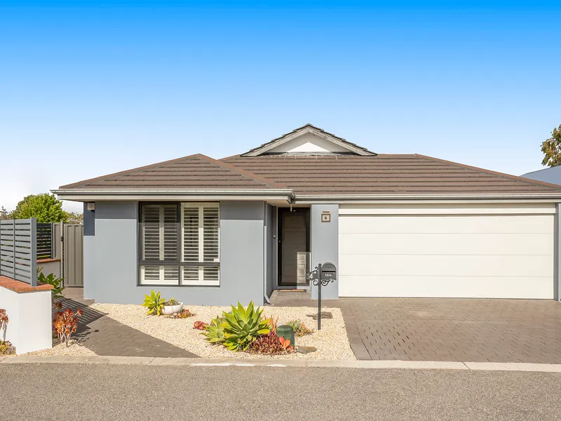 DELIGHTFUL DAYTON FAMILY HOME WITH PRIVATE PARK AND PLAYGROUND ACCESS