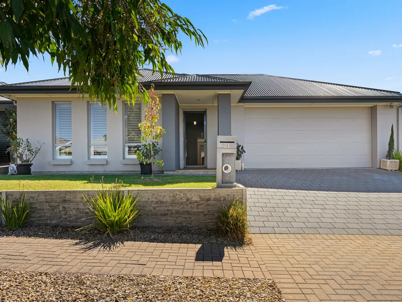 Modern Home in Modern Location