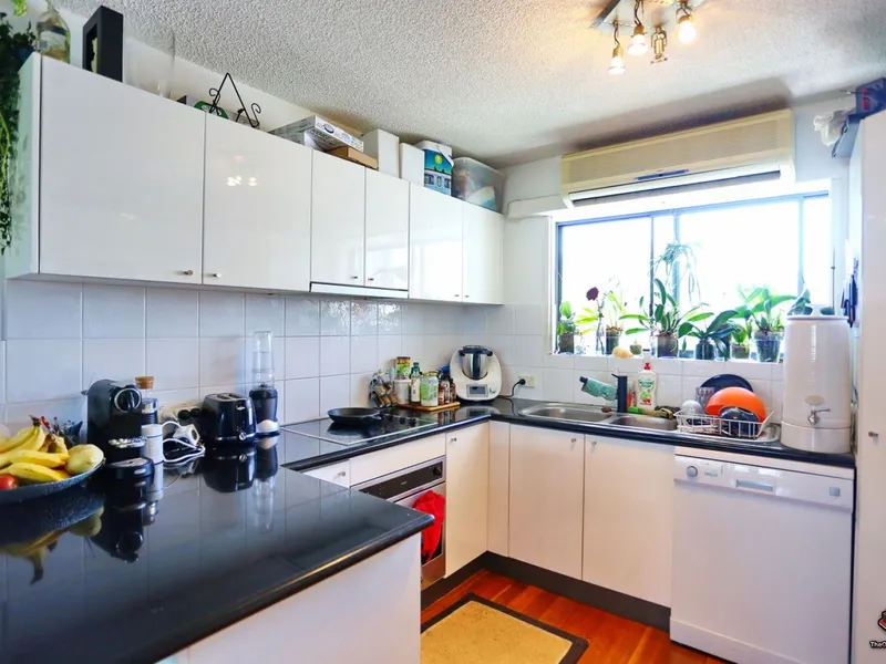 Two bedroom apartment in the heart of Toowong