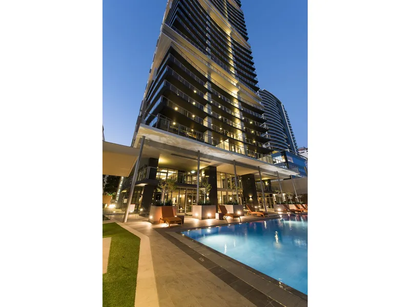 35th Floor with Panoramic Views!