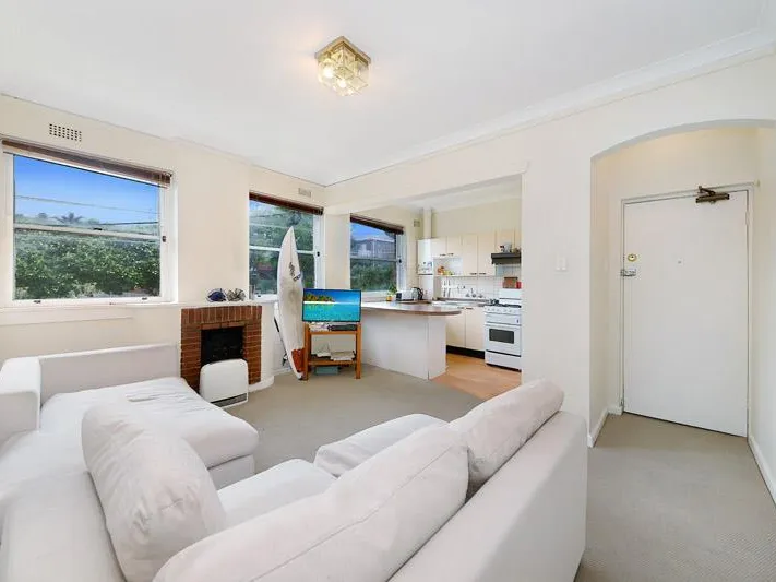 Sunny Top Floor Apartment