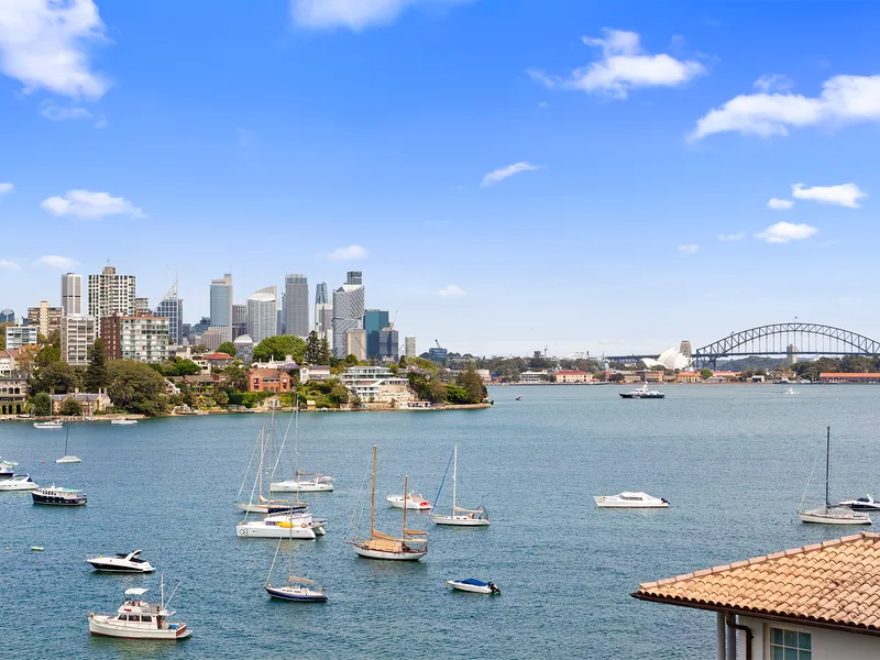 Stunning harbour views & expansive garden/terrace