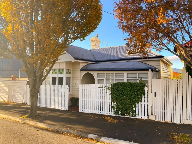 Warm & Welcoming West Hobart Home - Fully furnished & equipped - includes all utilities