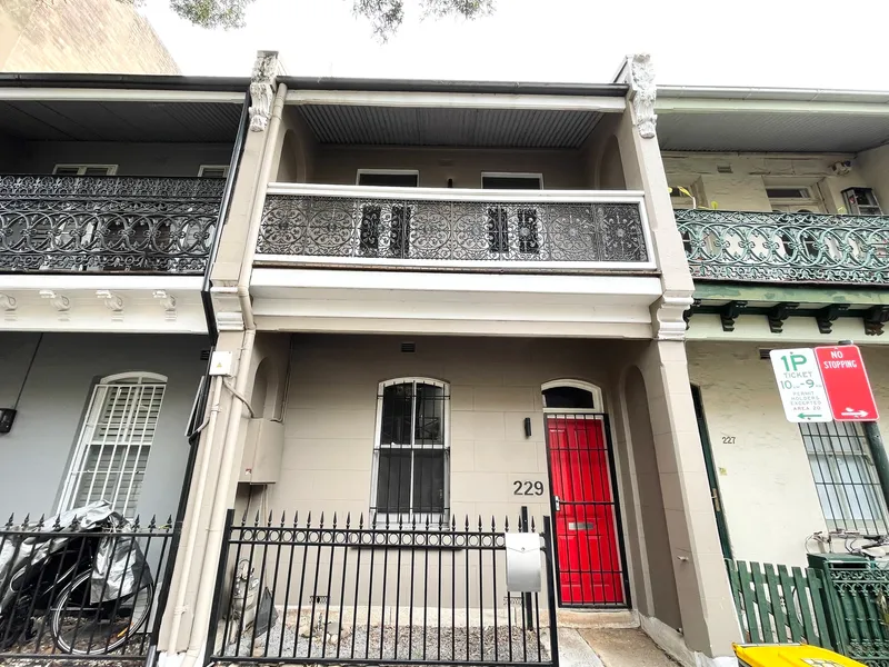 RENOVATED FOUR BEDROOM VICTORIA TERRACE!