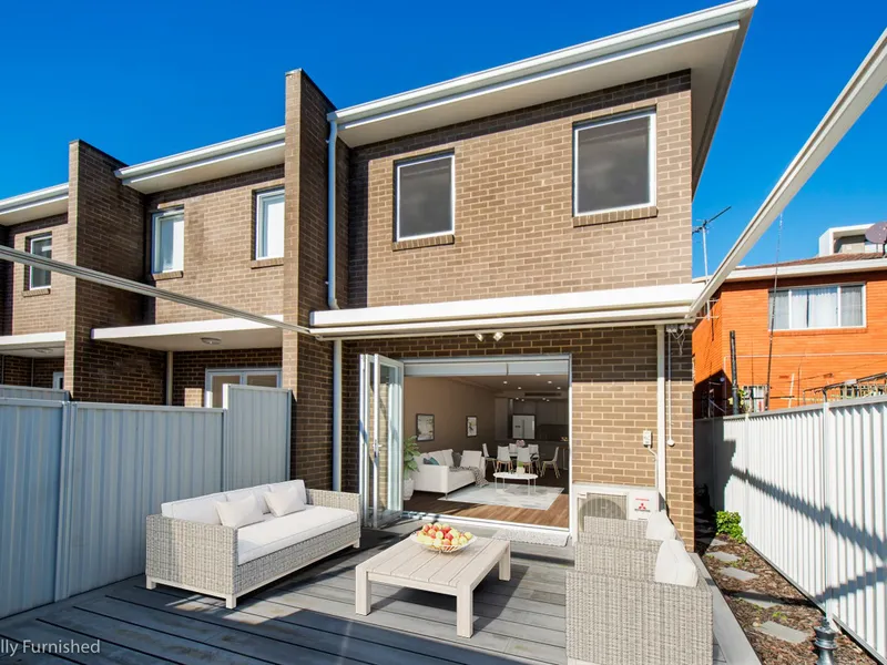 Boutique Designer Torrens-Title Townhome With A Family Friendly Layout And North Facing Garden 