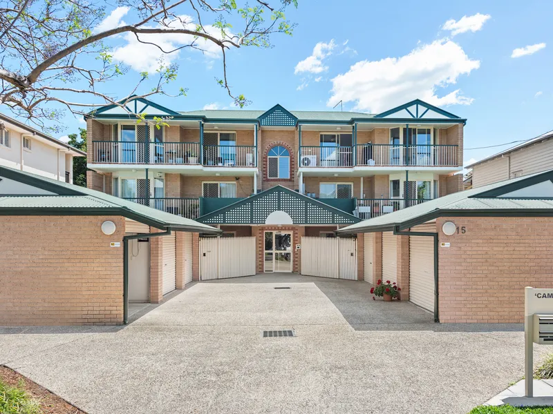 SPACIOUS TOP FLOOR APARTMENT