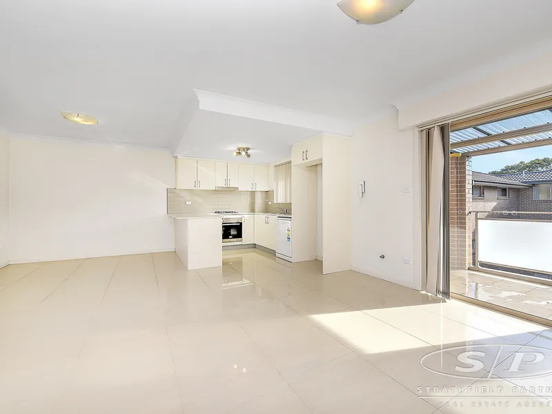 Ultra Modern, Walk to Amenities