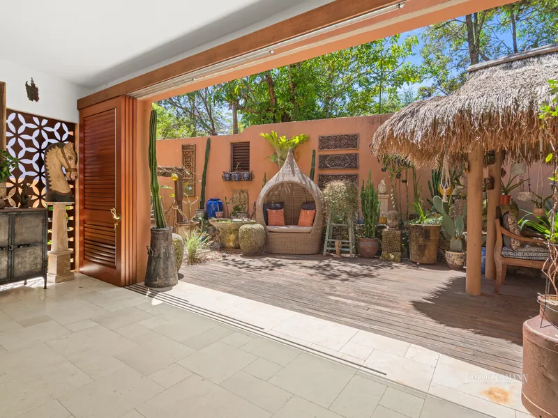 La Belle L-Auberge with Garden Terrace & Cosmopolitan Location