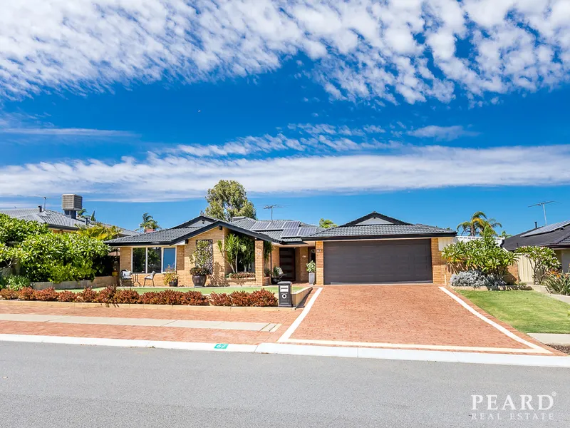 FANTASTIC FAMILY LIVING AND ENTERTAINING!