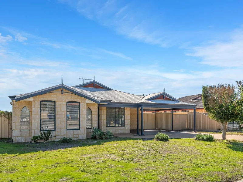Modern 4-Bedroom Family Home in Prime Location!