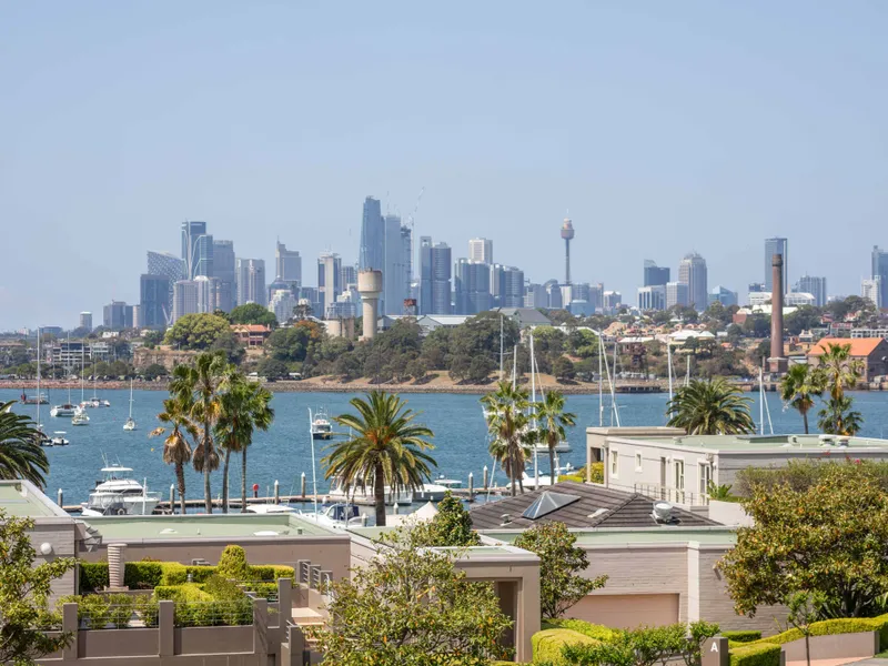 Renovated top floor apartment in boutique block overlooking the City & Harbour skyline w/ 12 metre marina berth.
