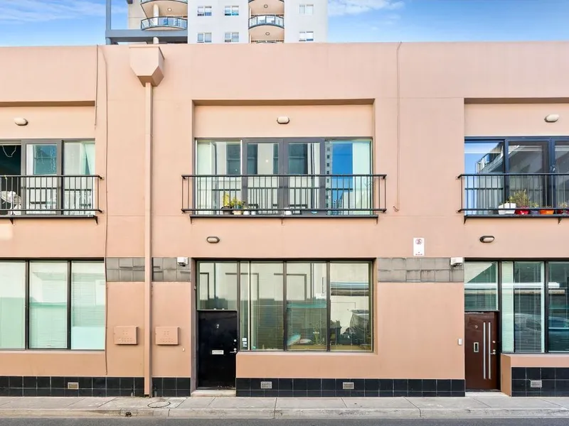 Townhouse Residence with Dual Frontage Primely Located in Melbourne CBD